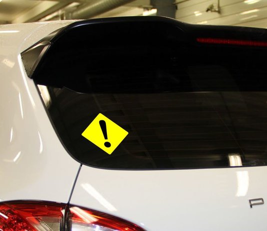 Закон о восклицательном знаке на автомобиле